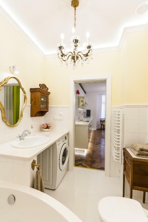 Luxury Apartment Pod Zyrandolem Kraków Eksteriør billede
